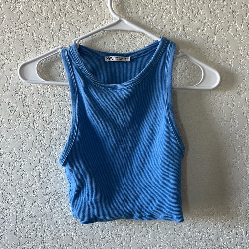 Turquoise crop tank top.